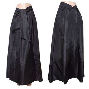 Elegant Black Maxi Skirt Size M
